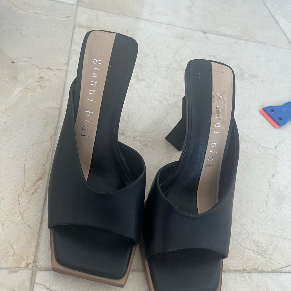 Gianni Bini Black Mules Sleek Minimalist Design